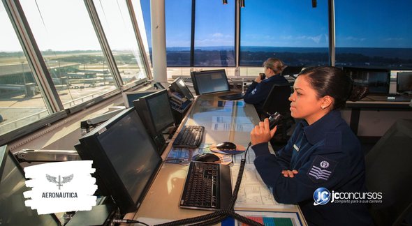 Concurso da Aeronáutica: militares trabalham em torre de controle de tráfego aéreo - Divulgação