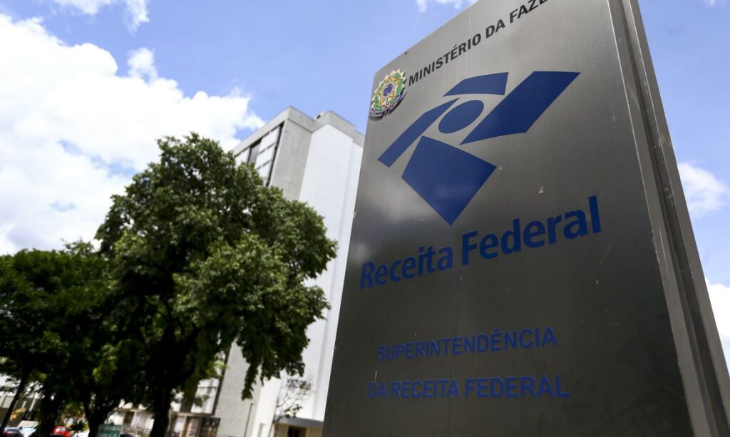 Deputado solicita excedentes para o concurso Receita Federal!