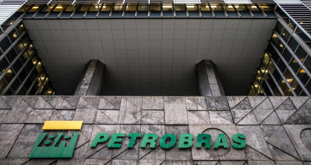 Tudo sobre os cargos e carreira do concurso Petrobras!