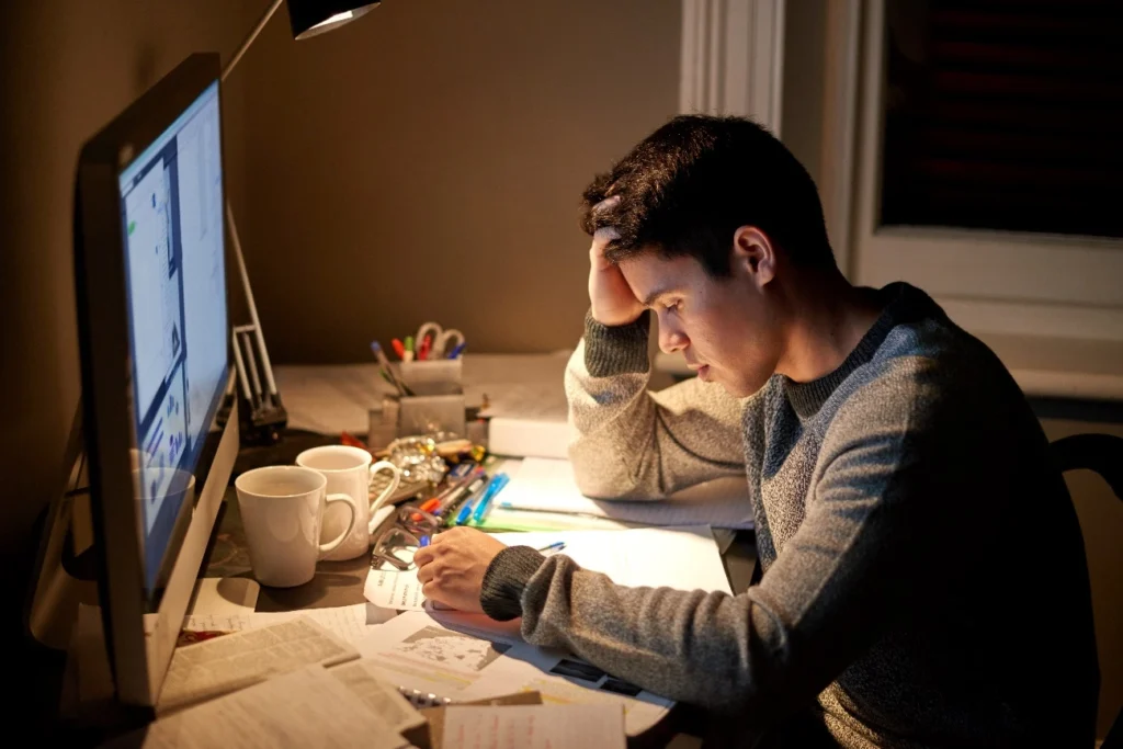 Como conciliar trabalho e estudo para concurso